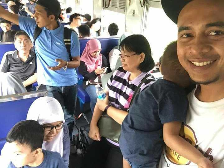 Kind M'sian Auntie & Uncle Offers Seat & Helps To Carry Couple's Baby In Thai Train - WORLD OF BUZZ 2