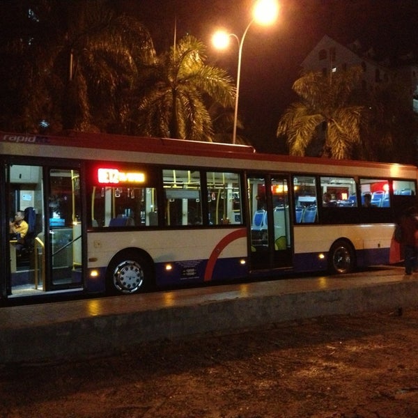 Kind M'sian Bus Driver Personally Sends Woman Home After She Took The Wrong Bus Late At Night - WORLD OF BUZZ 1