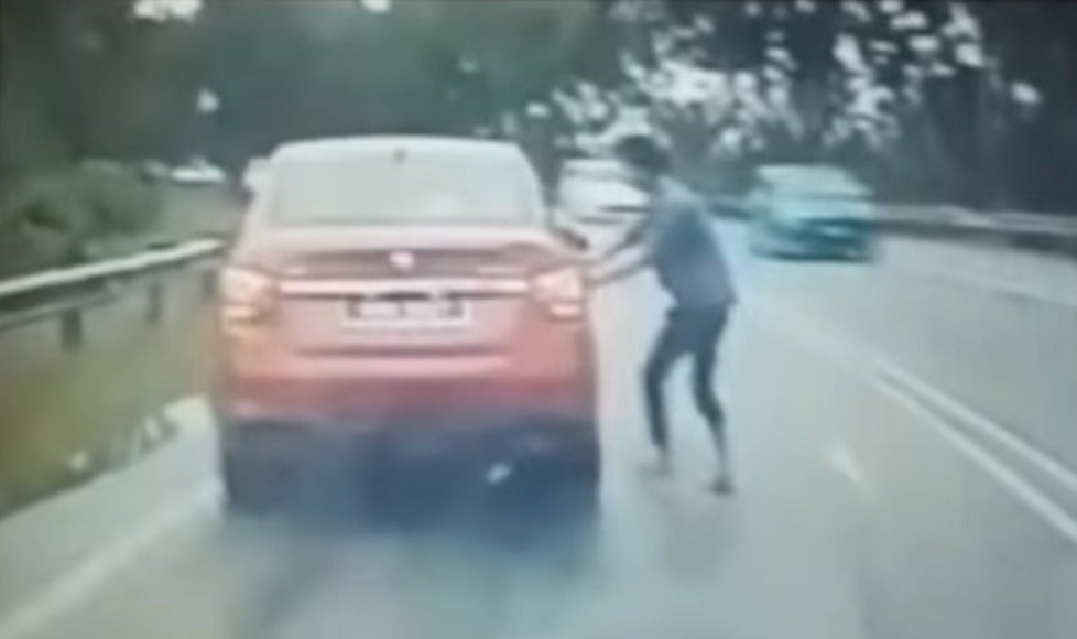 "Luckily, I Locked The Car Just In Time," Drunk Man Terrifies M'sian Woman By Trying to Open Her Doors - WORLD OF BUZZ