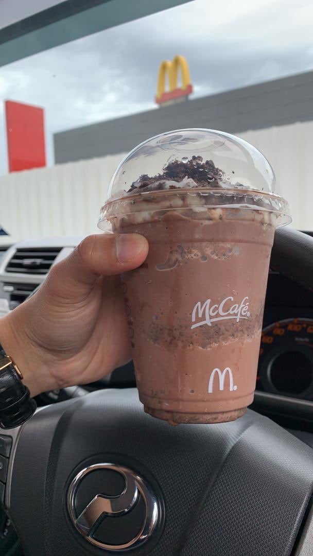 McDonald's M'sia Has Limited Edition Chocolate Drink With Oreo Crumbs & It Looks Super Yummy! - WORLD OF BUZZ 1