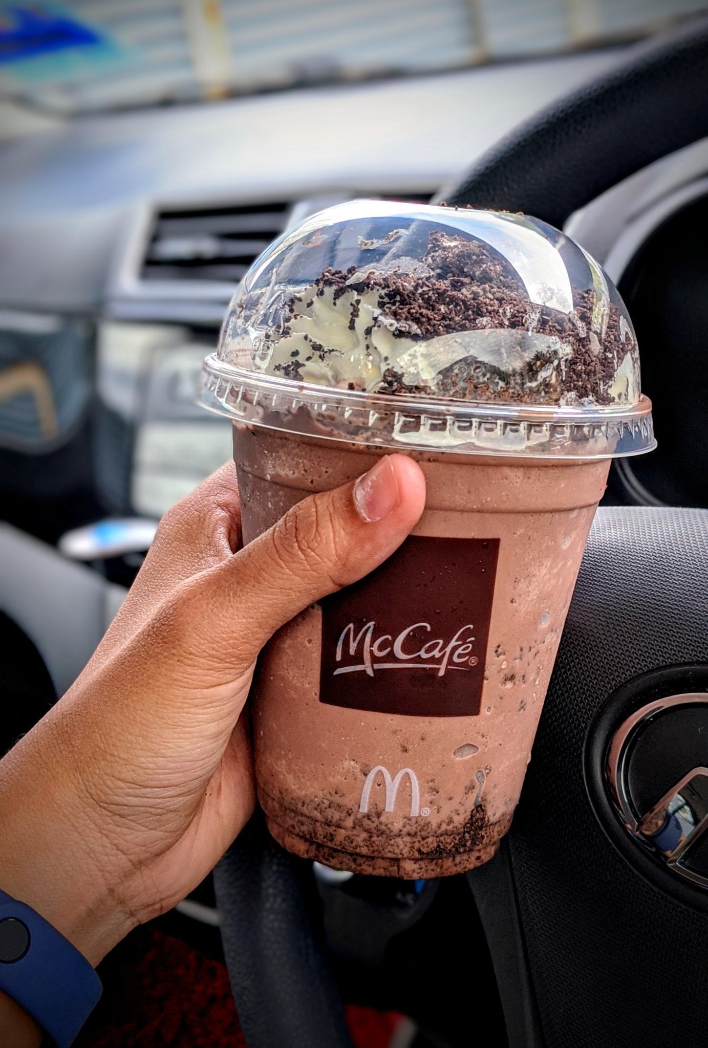 McDonald's M'sia Has Limited Edition Chocolate Drink With Oreo Crumbs & It Looks Super Yummy! - WORLD OF BUZZ 3