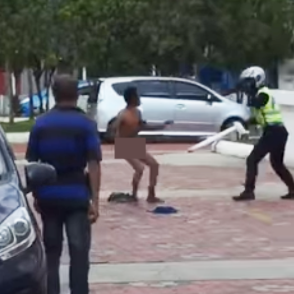 Naked Man Runs Amok & Slashed Policeman Right Arm at Mosque - WORLD OF BUZZ 1
