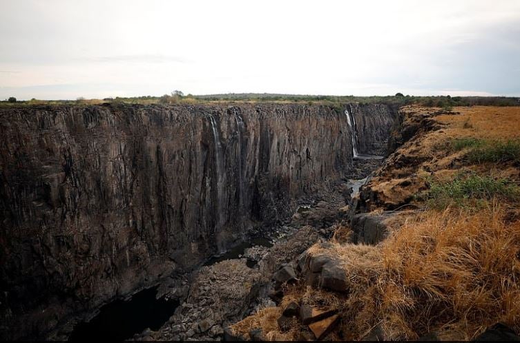 One of The World's Largest Waterfalls Has Dried Up Completely Due To Climate Change - WORLD OF BUZZ