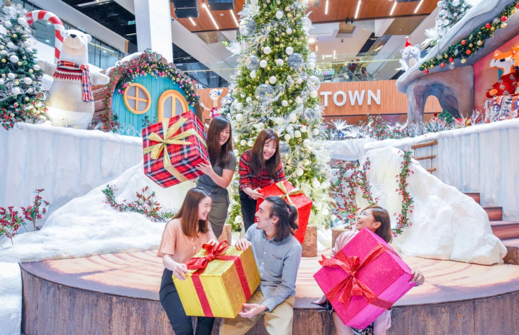 [TEST] Winter is Coming To This KL Mall with Snow, a Christmas Parade & 3000 Toblerone Chocolates to Giveaway! - WORLD OF BUZZ 10