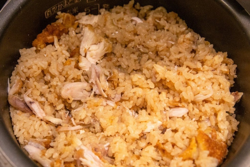 The Japanese Cooks Chicken Rice With KFC Chicken And We Are Drooling Over It - WORLD OF BUZZ 3