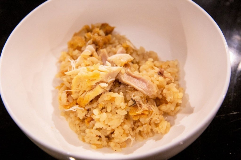 The Japanese Cooks Chicken Rice With KFC Chicken And We Are Drooling Over It - WORLD OF BUZZ 4