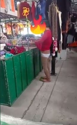 Video: Aunty Tries On Underwear At Market, Seller Wants To Give Her 100 Pieces Of Underwear - World Of Buzz 1