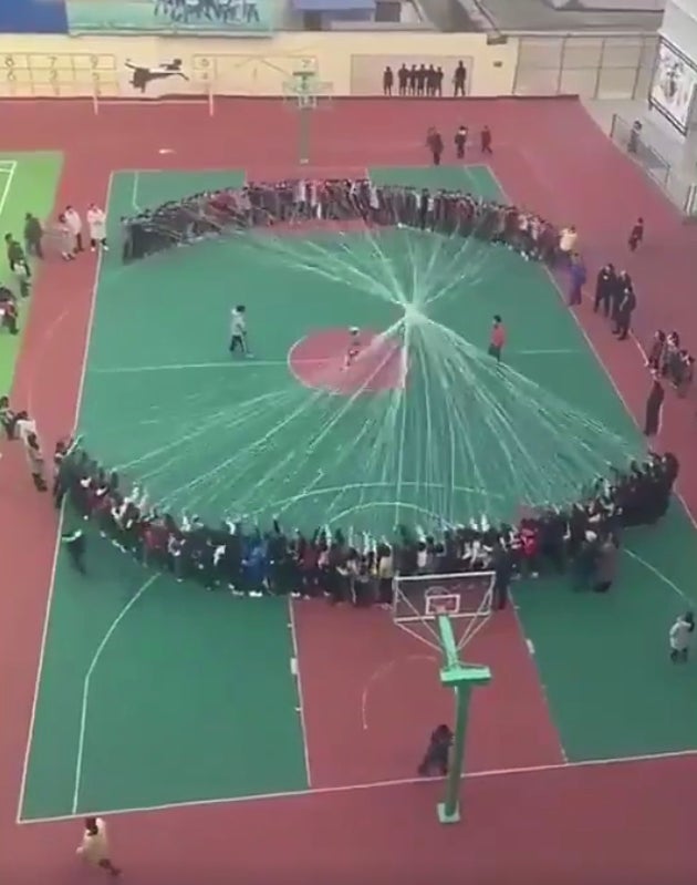 Watch: When The Whole School Decides To Join The Jump Rope Game - WORLD OF BUZZ 3