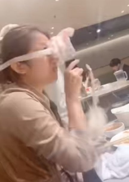 Woman Gets Slapped by Noodle During the Famous Haidilao Noodle Dance - WORLD OF BUZZ