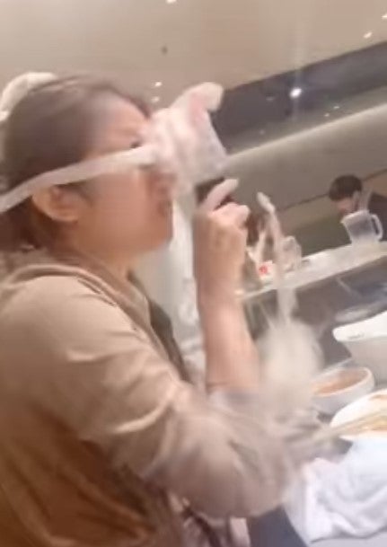 Woman Gets Slapped By Noodle During The Famous Haidilao Noodle Dance - World Of Buzz