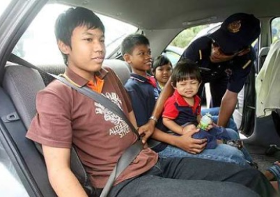 Back-Seat Passengers Who Don't Wear Seat Belts To Be Strictly Charged RM300 This Year - WORLD OF BUZZ 2