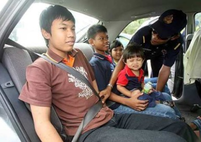 Back-Seat Passengers Who Don't Wear Seat Belts To Be Strictly Charged Rm300 This Year - World Of Buzz 2