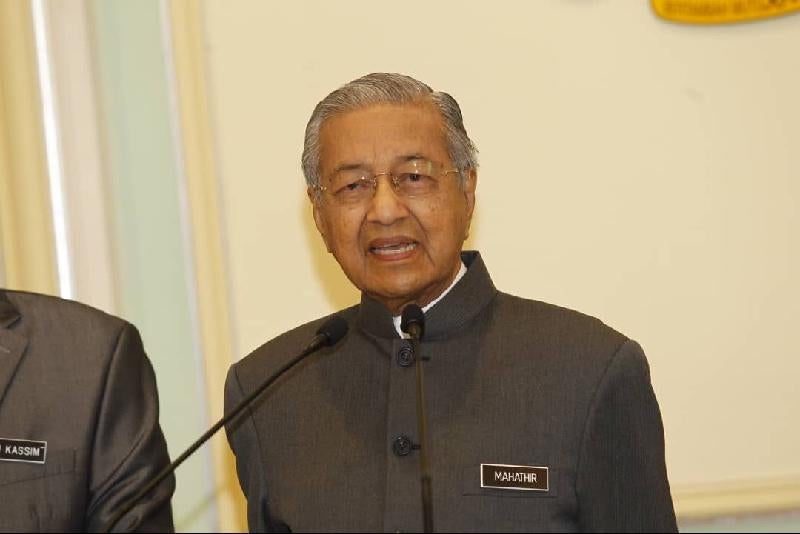 Beware of Fake News, Tun M Is NOT Taking Over As Interim Education Minister! - WORLD OF BUZZ 1