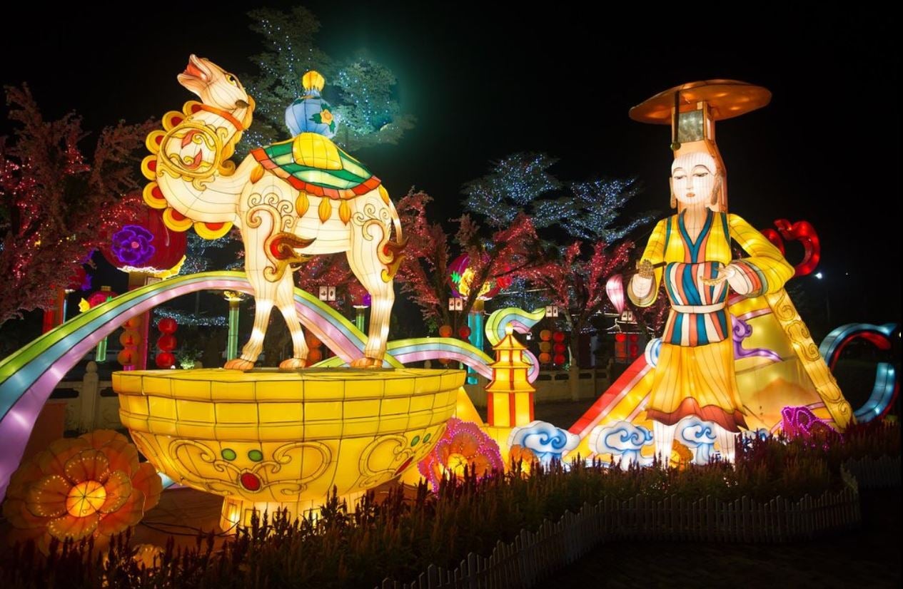 jenjarom lights lit weih CNY Lantern & Floral Festival - WORLD OF BUZZ 9