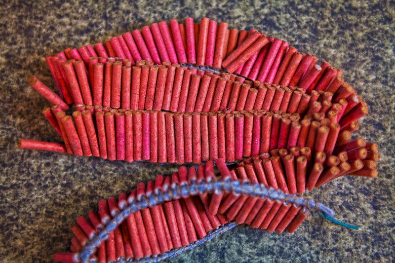Johor Police: Red Firecrackers Not Longer Than 8 Feet Allowed To Be Used During Cny - World Of Buzz 1