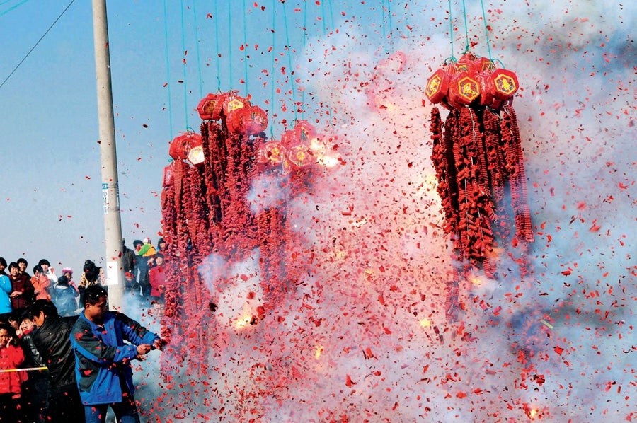 Johor Police: Red Firecrackers Not Longer Than 8 Feet Allowed To Be Used During Cny - World Of Buzz 2