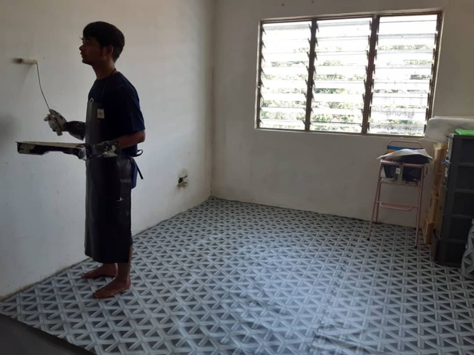 Kind Malay Man Cleans Up Poor Chinese Family's Apartment So They Can Celebrate Cny - World Of Buzz 2