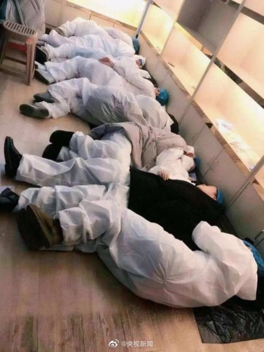 Medical Staff Exhausted From Treating Wuhan Patients Sleep On Hospital Floors & Chairs - WORLD OF BUZZ
