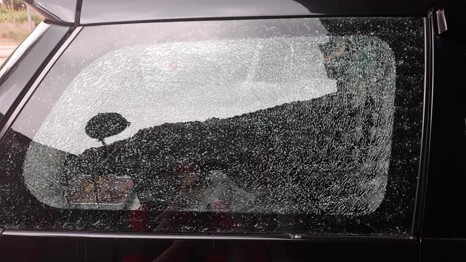M'sian Boy Throws 'Pop Pop' At Mother's Car, Shatters & Cracks The Window - WORLD OF BUZZ 1
