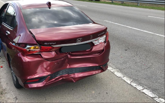 Netizen Shares Experience Getting Rear Ended By A Car, Gets Blamed For 'Stopping' On The Road Instead - WORLD OF BUZZ