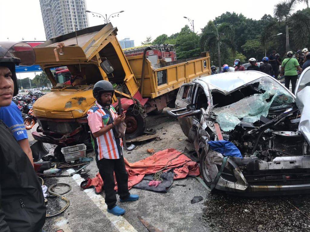 Pdrm: 4,971 Road Accidents &Amp; 42 Deaths In First 3 Days Of Op Selamat 16 - World Of Buzz 2