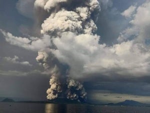 Philippine's Taal Volcano - WORLD OF BUZZ 4