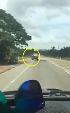 Road User Witness Driver Microsleeping and Hits A Motorcycle, Netizens Insist That They Should've Honked Instead Of Recording - WORLD OF BUZZ