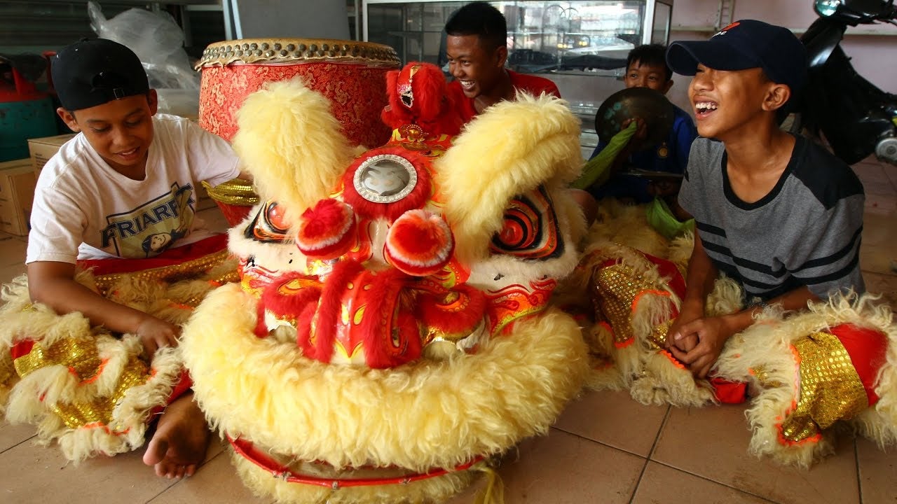 Sarawakian Malay Restaurant Showcases CNY Decor, Proudly Celebrates With Chinese Customers Yearly - WORLD OF BUZZ 2