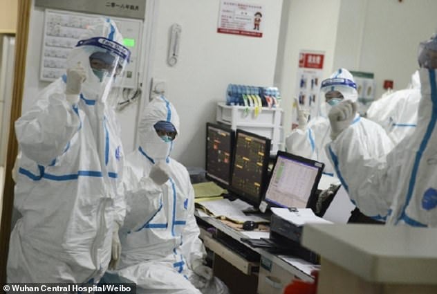 Selfless Nurse Who Was Cured From Wuhan Virus Goes Back To Treat Infected Patients - WORLD OF BUZZ
