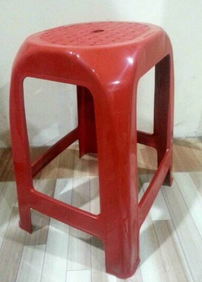 This Guy Tried To Sell Red Pasar Malam Stool For Rm284 &Amp; Someone Actually Bought It! - World Of Buzz