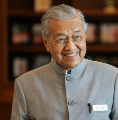 Tun M Is Officially The Acting Education Minister - WORLD OF BUZZ 1