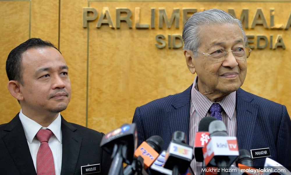 Tun M Is Officially The Acting Education Minister - WORLD OF BUZZ 2