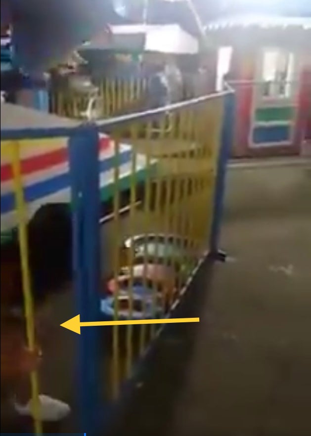 Video: Children’s Fun Chair Broke, Throwing One Victim Out Of The Seat, Injuring Two Carnival Goers - WORLD OF BUZZ 1
