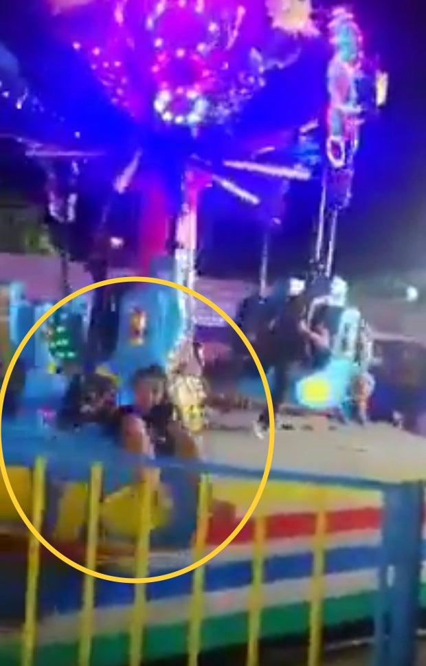Video: Children’s Fun Chair Broke, Throwing One Victim Out Of The Seat, Injuring Two Carnival Goers - WORLD OF BUZZ 2