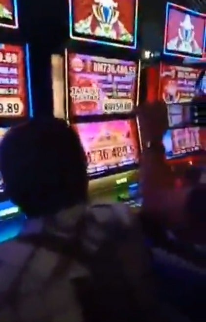 Viral Video Shows Lucky Person Winning Over RM730,000 At Genting Highlands Slot Machine During CNY - WORLD OF BUZZ