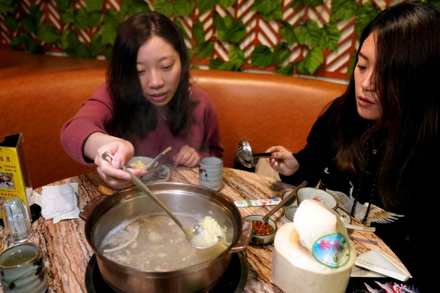 Woman Felt Pain in Her Throat & Chest After Enjoying Hotpot with Friends, Coughs Up Blood The Nex - WORLD OF BUZZ