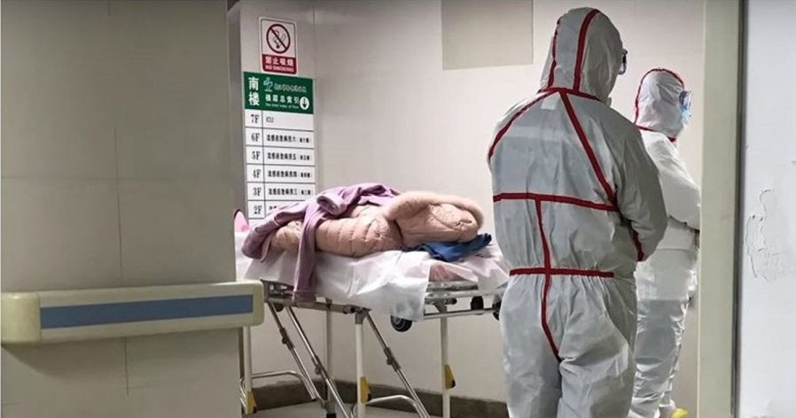 Wuhan Viral Outbreak: First Reported Death & 7 In Critical Condition - WORLD OF BUZZ 1