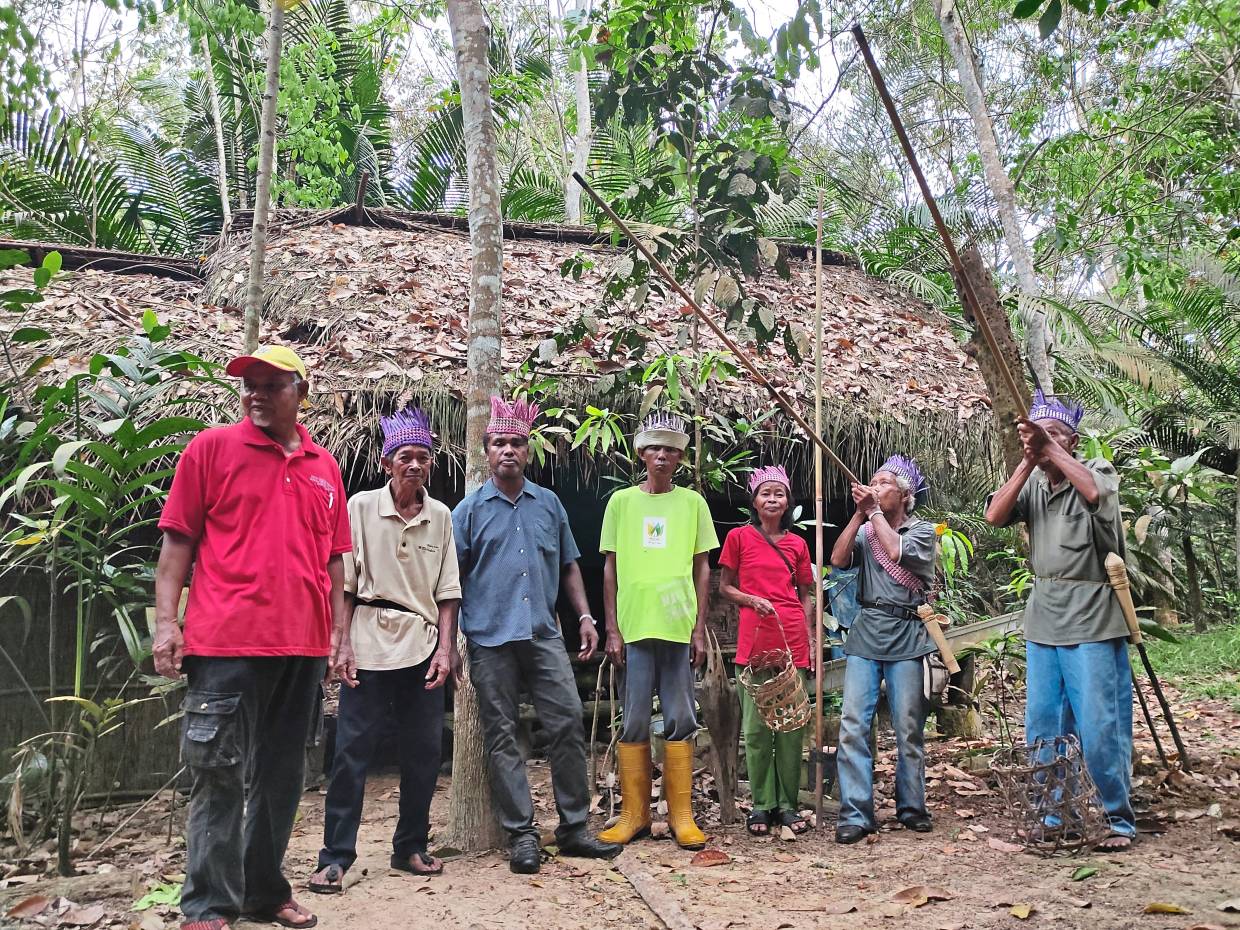 300 Orang Asli March Against the Degazetting of the Kuala Langat North Forest Reserve - WORLD OF BUZZ 2