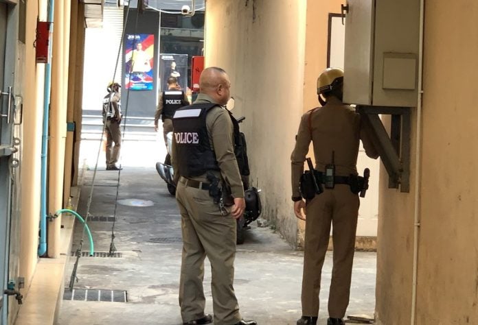 44Yo Gunman Openly Fired At Chula University Thailand, &Quot;Aimed At Pedestrians&Quot; In Police Standoff - World Of Buzz