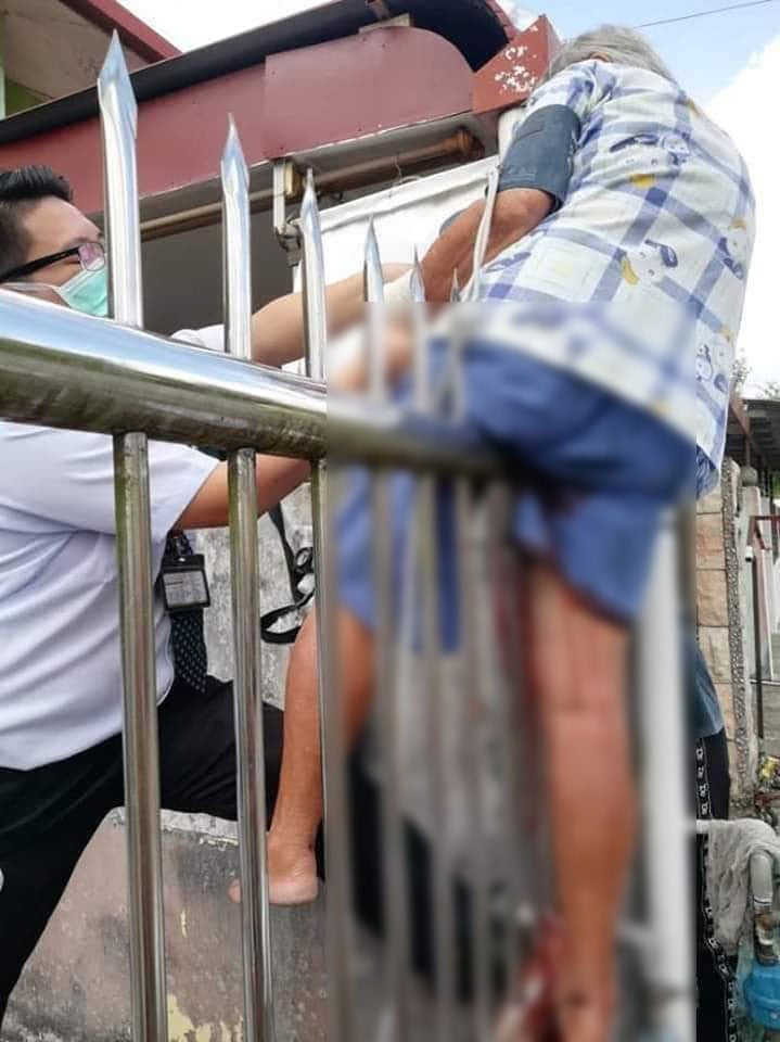 72yo Elderly S'wak Auntie Gets Her Thigh Horrifically Stabbed After Trying To Climb Over House Fence - WORLD OF BUZZ