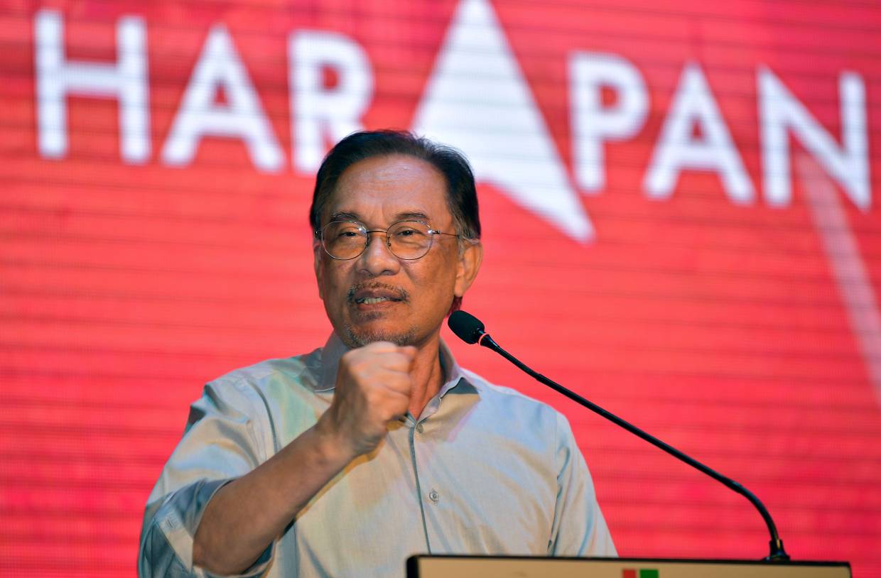 Anwar Ibrahim Takes a Step Back To Support Tun Mahathir To Be Prime Minister - WORLD OF BUZZ 2