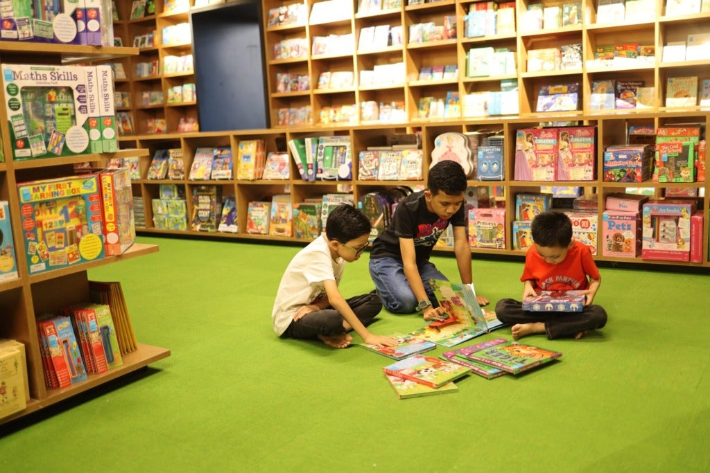 BookXcess Opens Its Biggest Store In Johor Featuring A Gigantic Box Of Knowledge - WORLD OF BUZZ 2