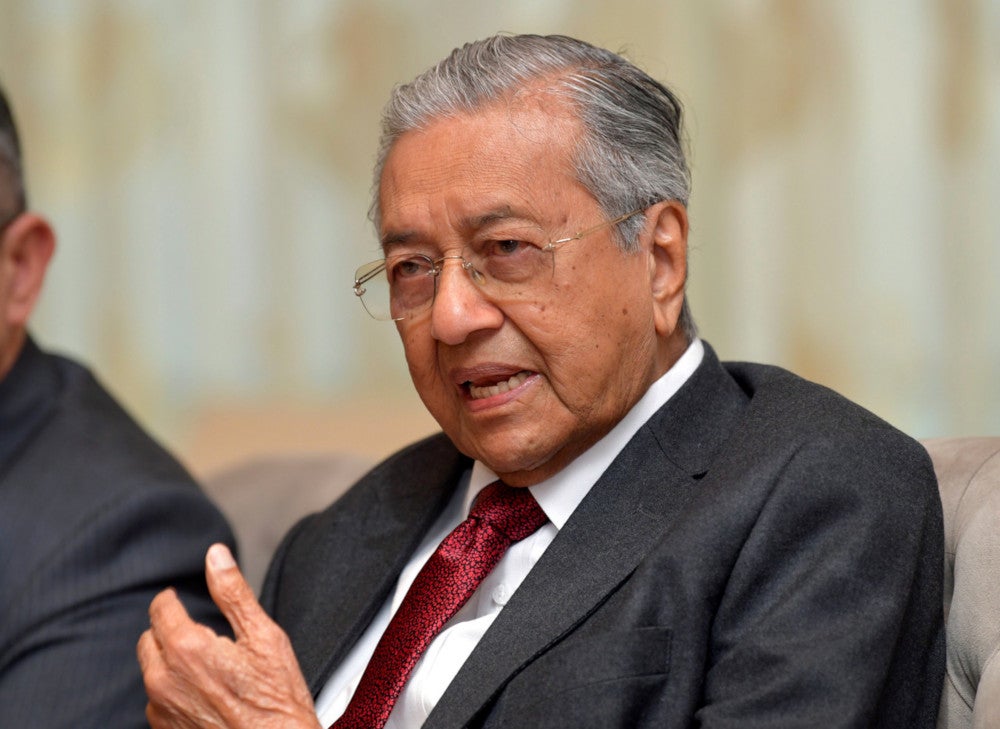 BREAKING: BN Officially Withdraws Support For Tun Mahathir, Demands New Election - WORLD OF BUZZ