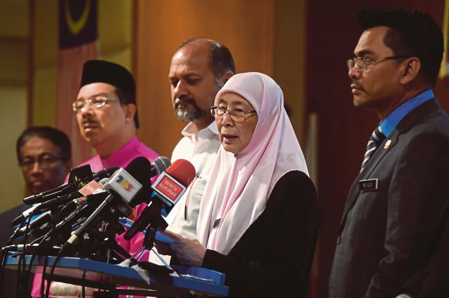 BREAKING: Wan Azizah Will Be Malaysia's First Female Prime Minister In History - WORLD OF BUZZ 1