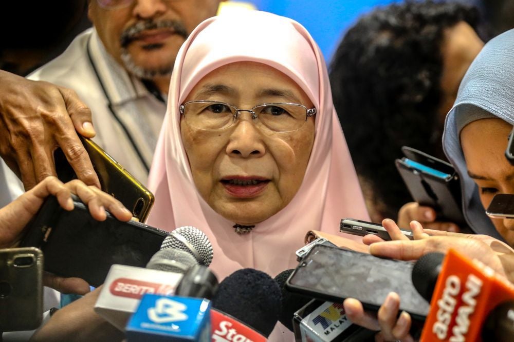 BREAKING: Wan Azizah Will Be Malaysia's First Female Prime Minister In History - WORLD OF BUZZ