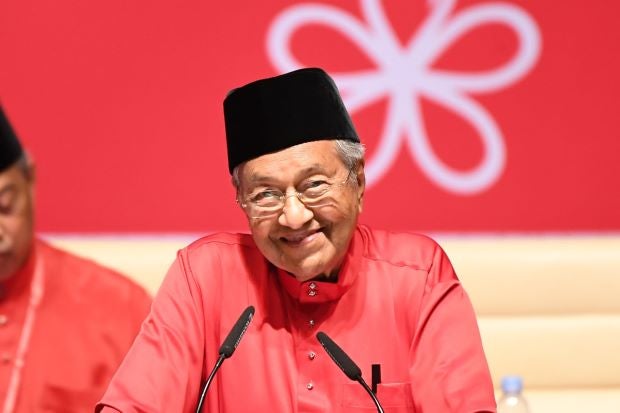 BTun M Makes Another Big U-Turn, Back Again As Bersatu President After Resigning 2 Days Ago - WORLD OF BUZZ