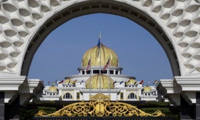 Convoy Of Over 20 Vehicles Enters Istana Negara - World Of Buzz