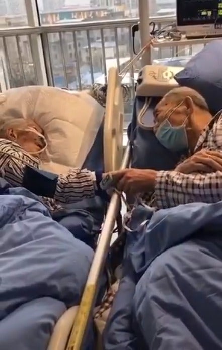 Elderly Couple Infected with Wuhan Virus Hold Hands & Bid Each Other Farewell for Possibly The Last Time - WORLD OF BUZZ