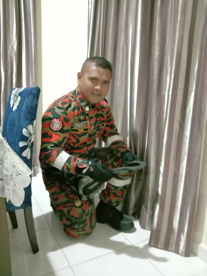 Kelantan Person Freaks Out After Finding 'Snake' Under Their Curtains, Turns Out To Be - WORLD OF BUZZ 3