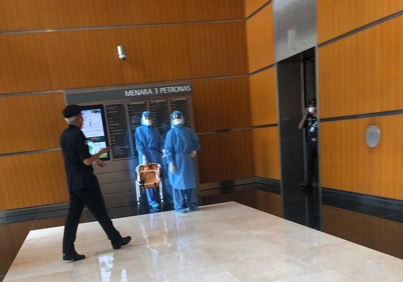 Moh Confirms Suspected Wuhan Virus Case In Klcc After Photos Of Hazmat Team There Go Viral - World Of Buzz 2